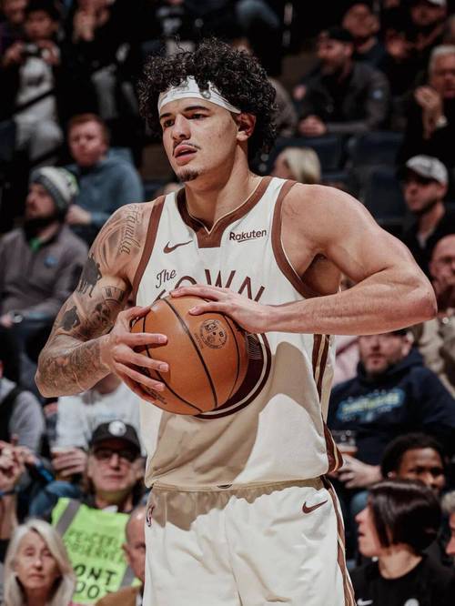 他靠巴博萨引荐才成55号秀一度年薪4万 已成勇士灾难赛季最大慰藉