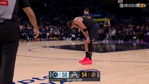 东契奇&库里膝盖出血之谜：不是药水 而是地板擦伤留下的真实血迹