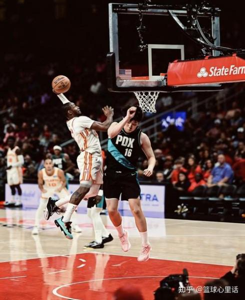 美记：老鹰可能放弃执行库明加下赛季球队选项 双方都有意续长约