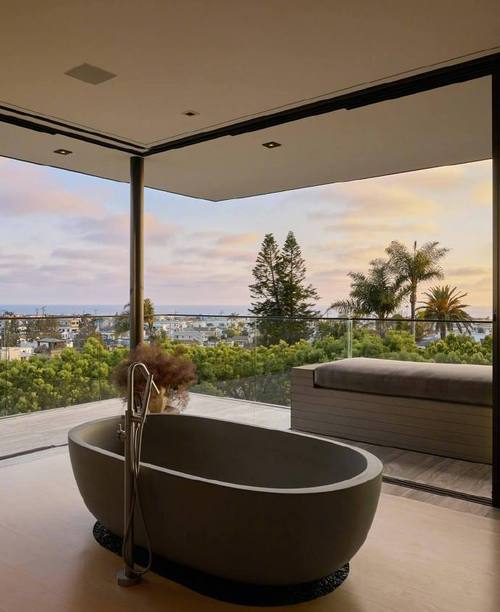 每日邮报：东契奇前女友在与一位知名人士交往 住孩子奶奶的豪宅