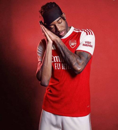 瓜帅狂怼记者:世界就要瓦解了,还在纠结阿森纳所谓“黑暗艺术” 瓜帅狂怼记者:世界就要瓦解了,还在纠结阿森纳所谓“黑暗艺术”