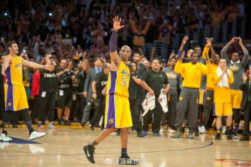 路威：科比巡演赛季本想大干一场 但打了10场后他意识到该结束了