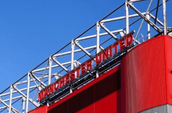 太阳报：76岁曼联球迷被赶出老特拉福德的座位，座位被分配给VIP